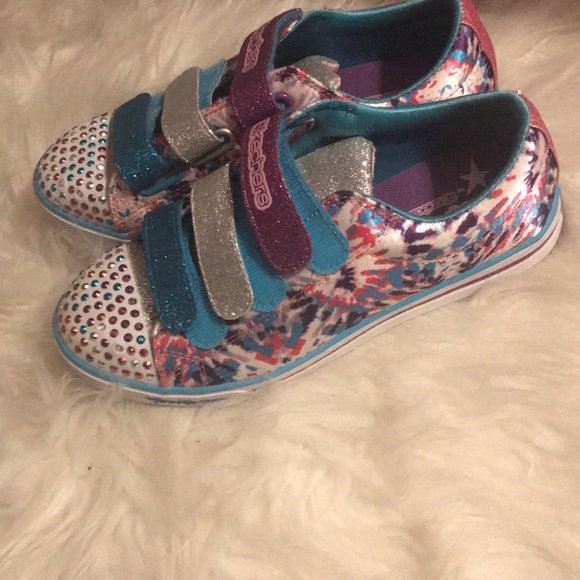 Brand new pair of sketches that light up - Picture 2 of 4